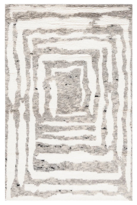Safavieh Casablanca 4'-0" x 6'-0" Rug in Ivory / Grey