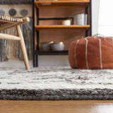 Safavieh Casablanca 4'-0" x 6'-0" Rug in Ivory / Charcoal