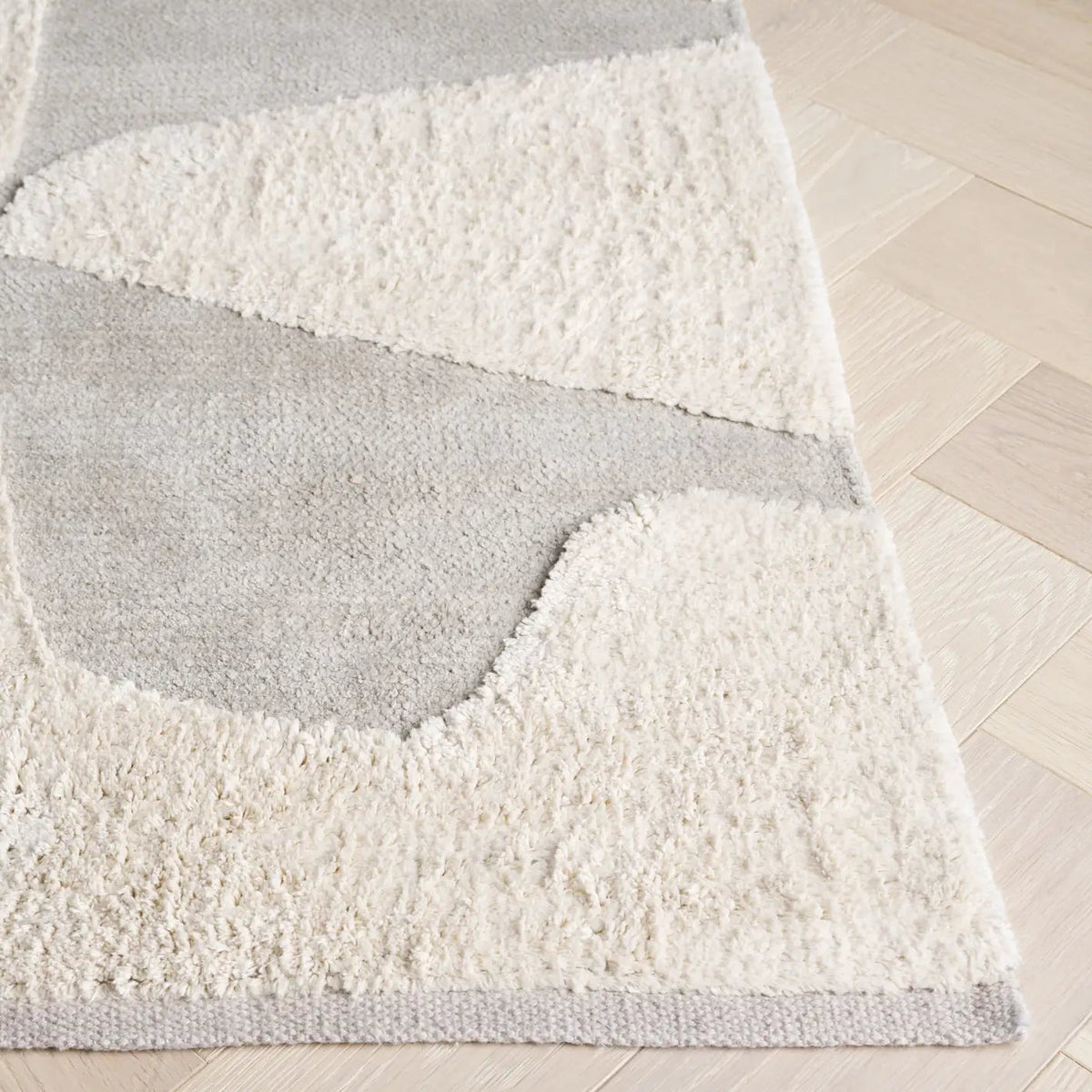 Safavieh Casablanca 4'-0" x 6'-0" Rug in Grey / Ivory