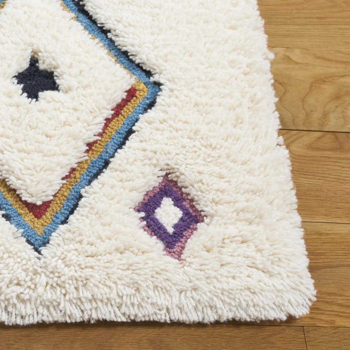 Safavieh Casablanca 4'-0" x 6'-0" Rug in Ivory / Blue