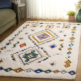 Safavieh Casablanca 4'-0" x 6'-0" Rug in Ivory / Green