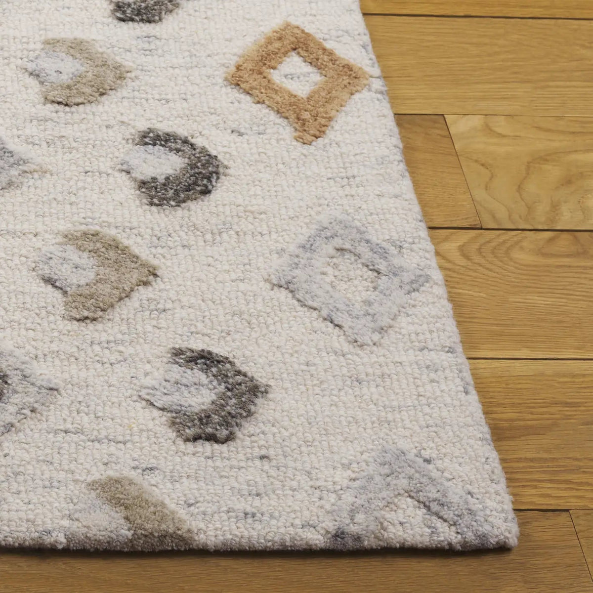 Safavieh Casablanca Shag 4'-0" x 6'-0" Rug in Ivory / Rust