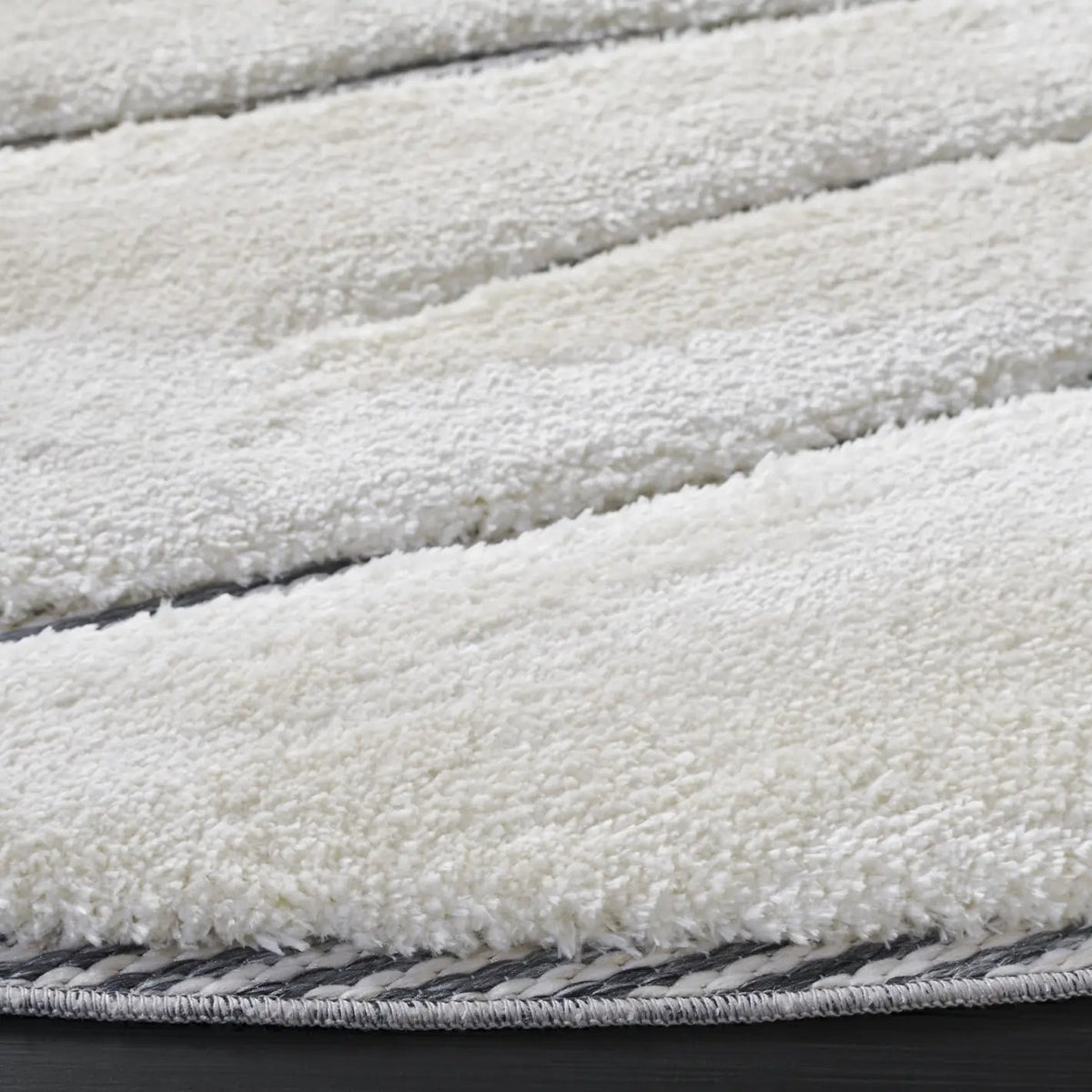 Safavieh Celebrity 800 6'-7" x 6'-7" Rug in Ivory / Grey