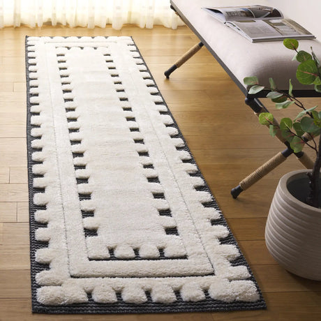 Safavieh Celebrity 800 2'-2" x 8'-0" Rug in Ivory / Black