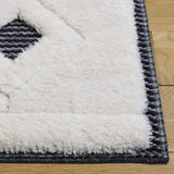 Safavieh Celebrity 800 4'-0" x 6'-0" Rug in Ivory / Black