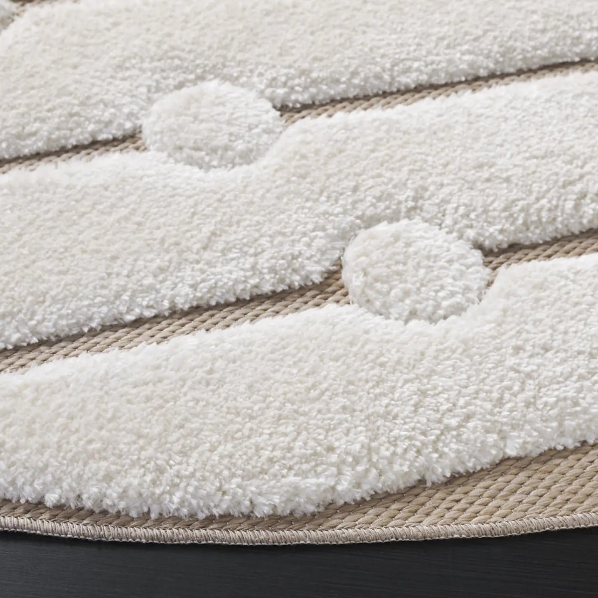 Safavieh Celebrity 800 6'-7" x 6'-7" Rug in Ivory / Beige