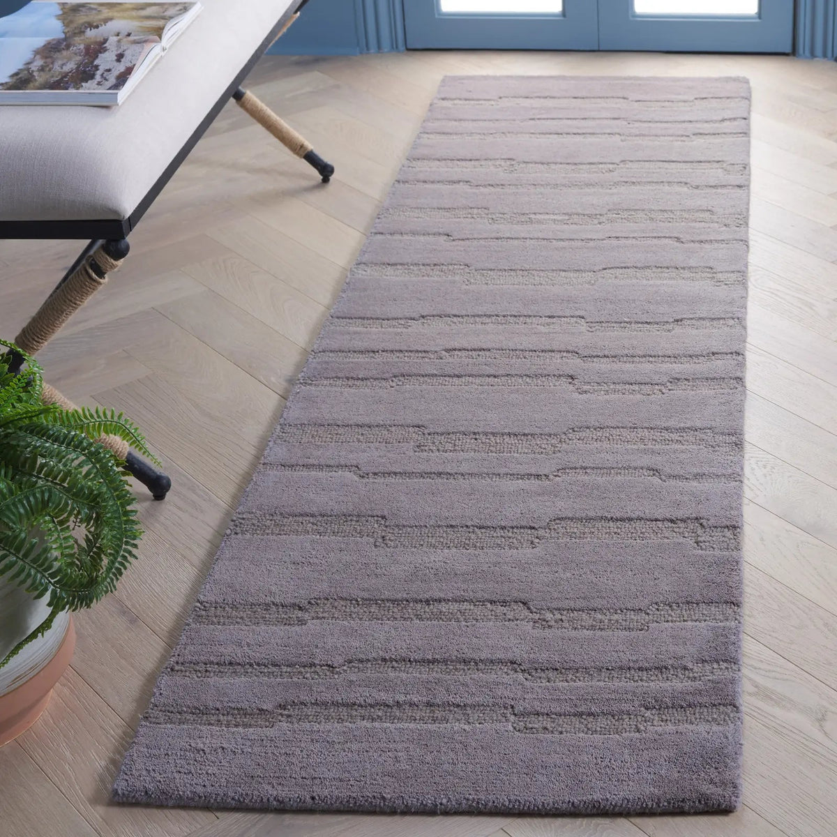 Safavieh Chatham 2'-3" x 8'-0" Rug in Grey
