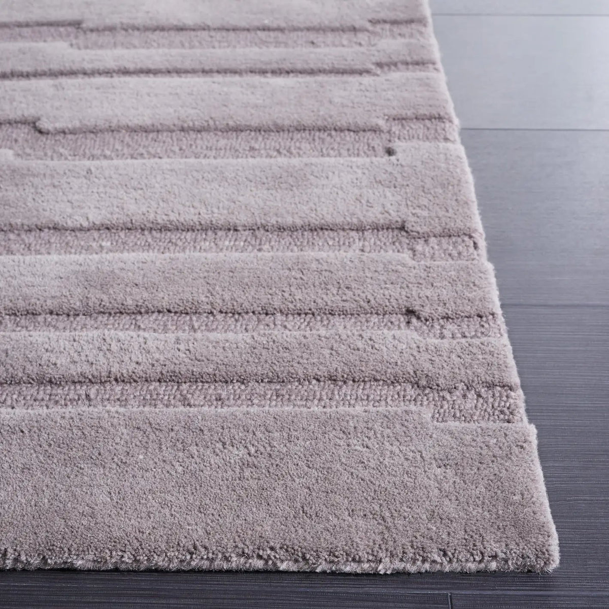 Safavieh Chatham 4'-0" x 6'-0" Rug in Grey