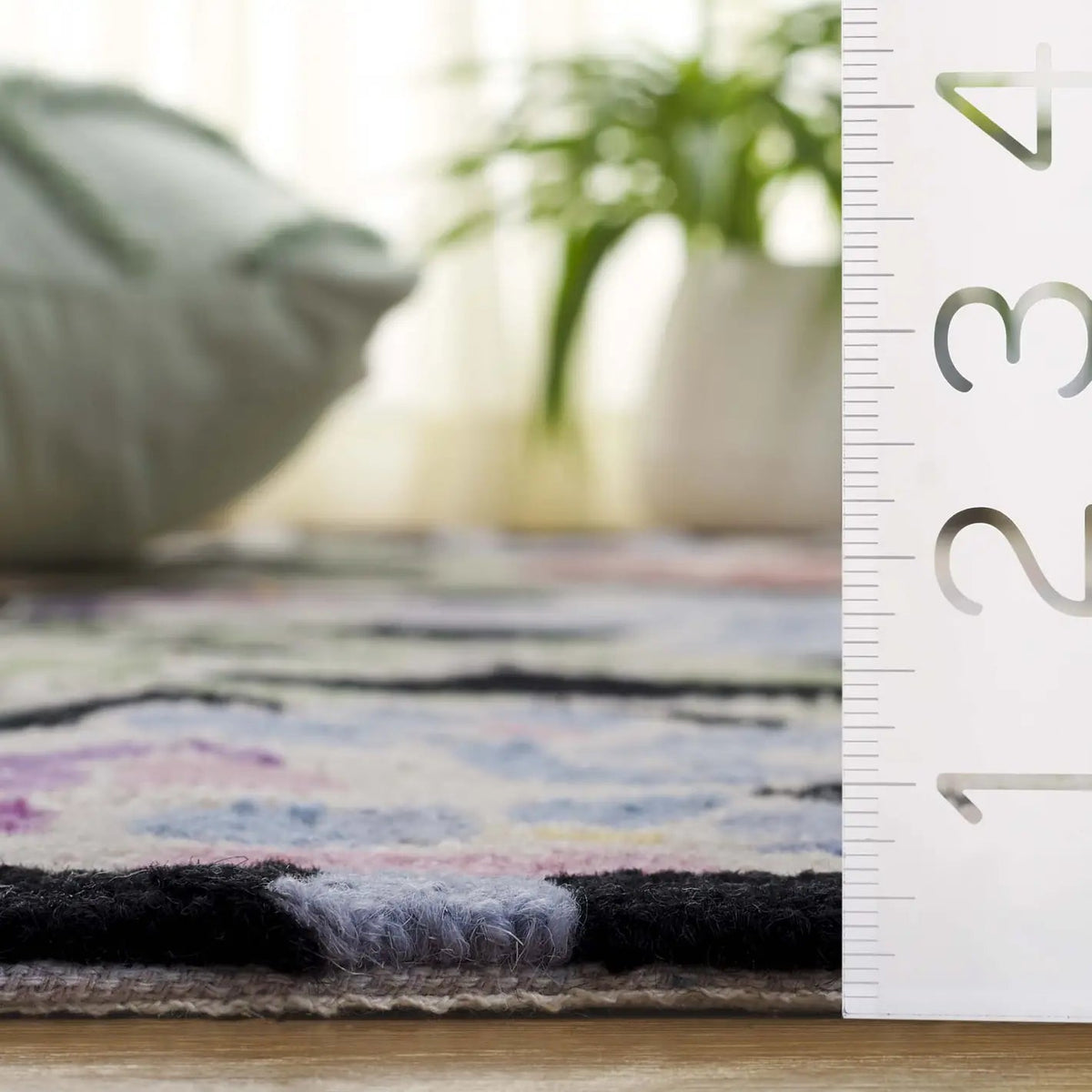 Safavieh Chelsea 4'-6" x 6'-6" Rug in Black