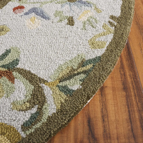 Safavieh Chelsea 4'-6" x 6'-6" Rug in Ivory / Sage