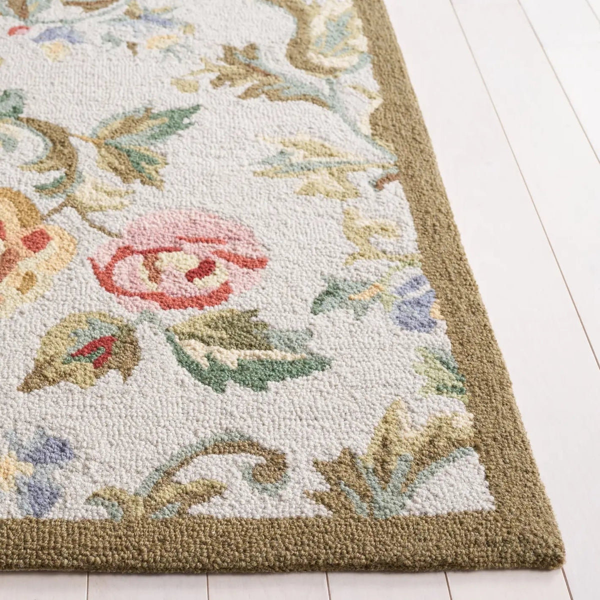 Safavieh Chelsea 3'-9" x 5'-9" Rug in Ivory / Sage