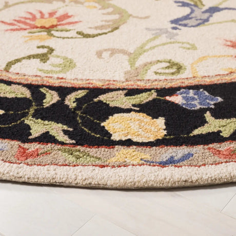 Safavieh Chelsea 5'-6" x 5'-6" Rug in Ivory / Black