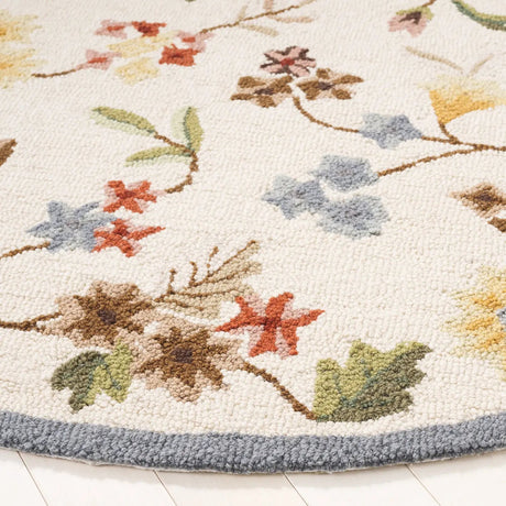 Safavieh Chelsea 5'-6" x 5'-6" Rug in Ivory / Green