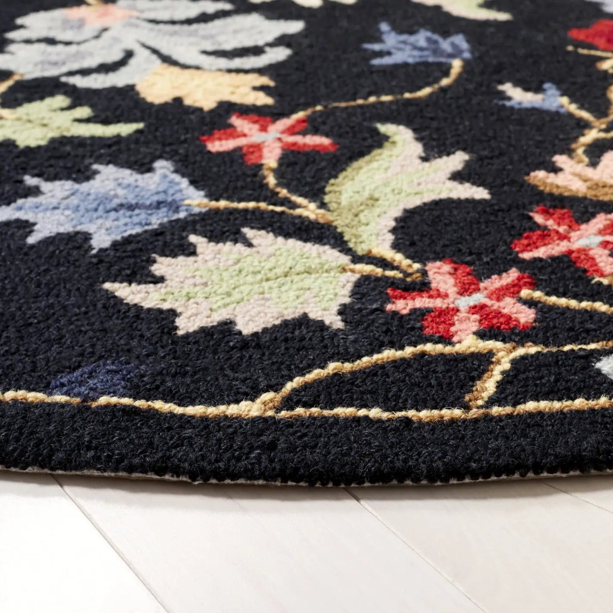 Safavieh Chelsea 5'-6" x 5'-6" Rug in Black / Red