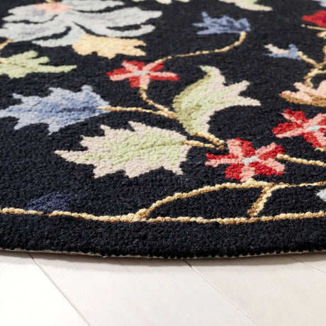 Safavieh Chelsea 5'-6" x 5'-6" Rug in Black / Red