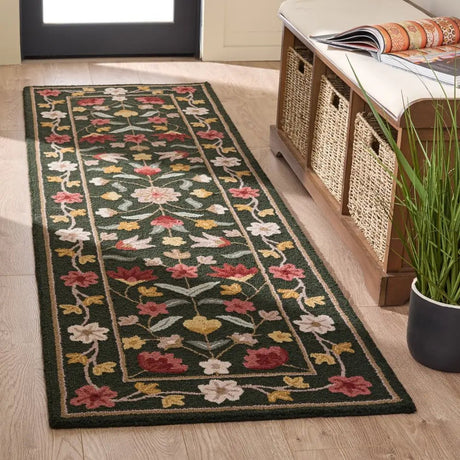 Safavieh Chelsea 2'-3" x 8'-0" Rug in Green / Red
