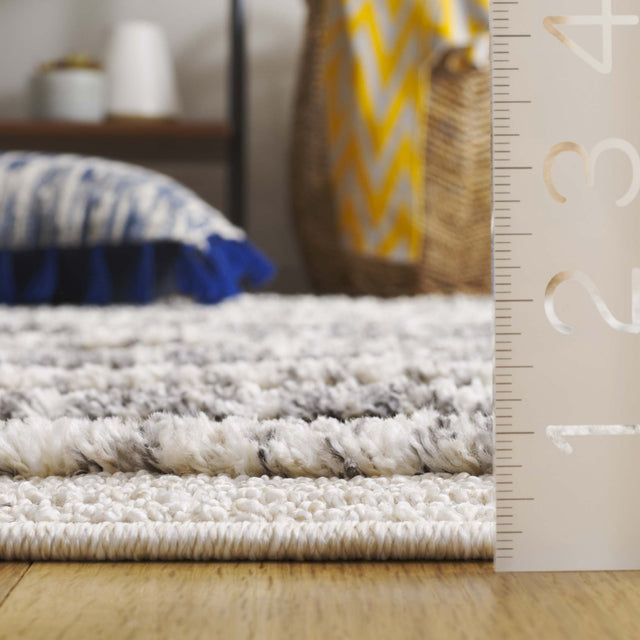 Safavieh Chloe Clo101A Ivory/Grey Rug - Safavieh - clo101a - 7r
