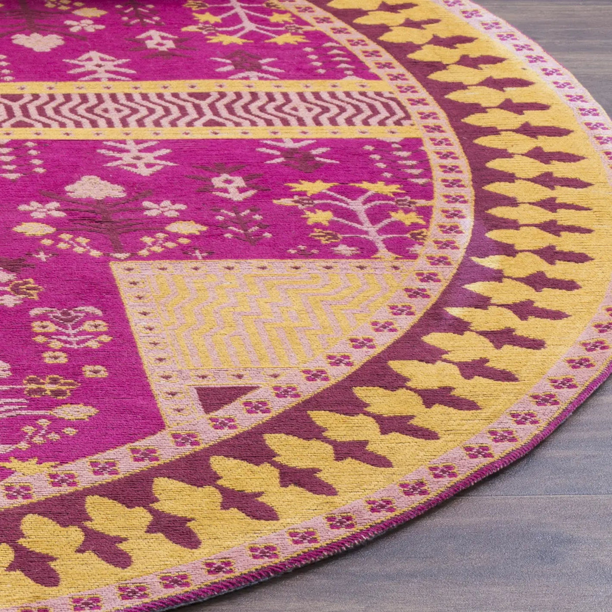 Safavieh Classic Vintage 6'-0" x 6'-0" Rug in Fuchsia / Gold