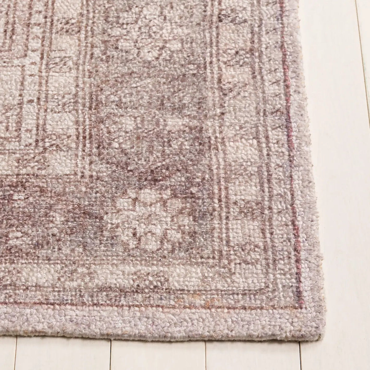 Safavieh Classic Vintage 4'-0" x 6'-0" Rug in Grey / Beige