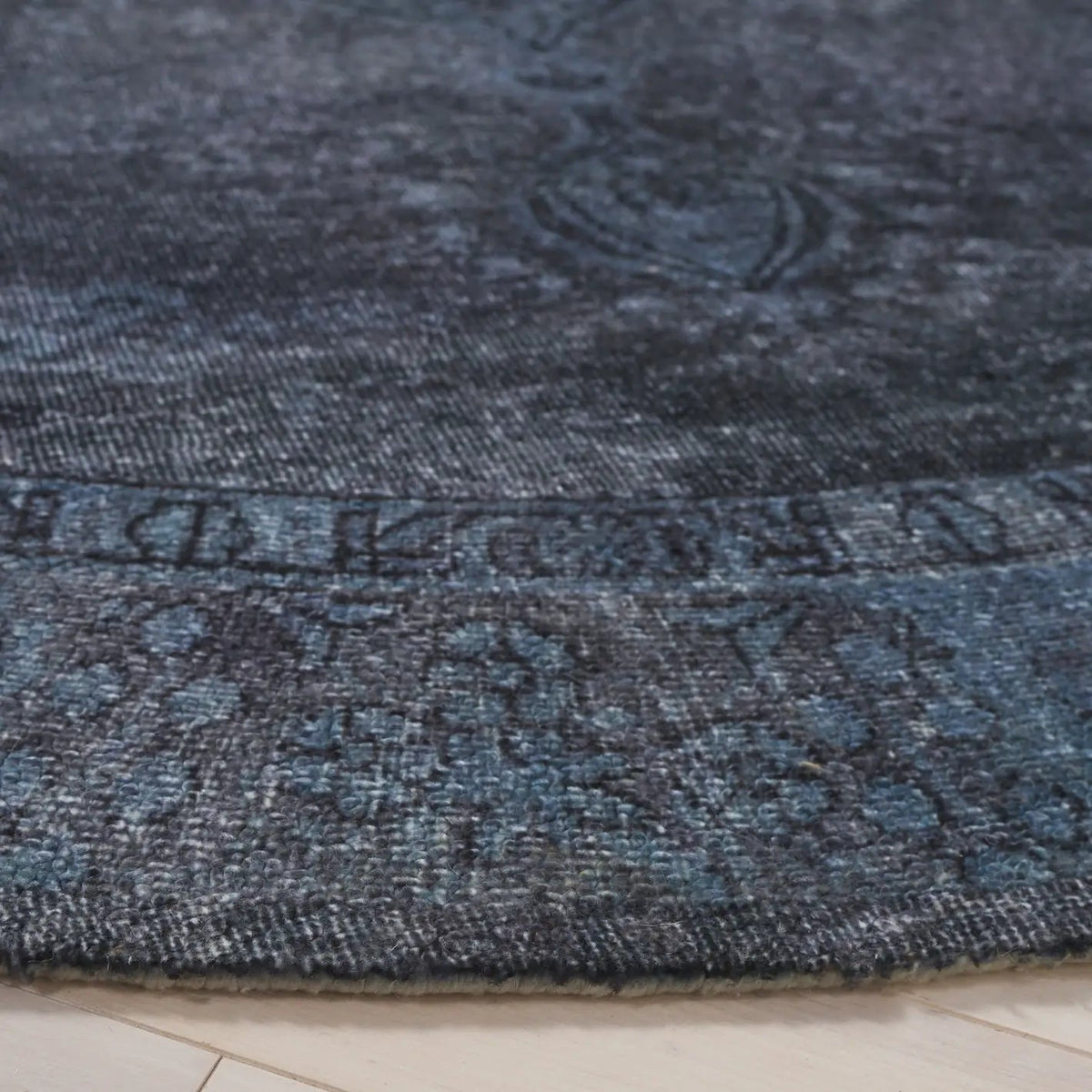 Safavieh Classic Vintage 6'-0" x 6'-0" Rug in Blue / Grey