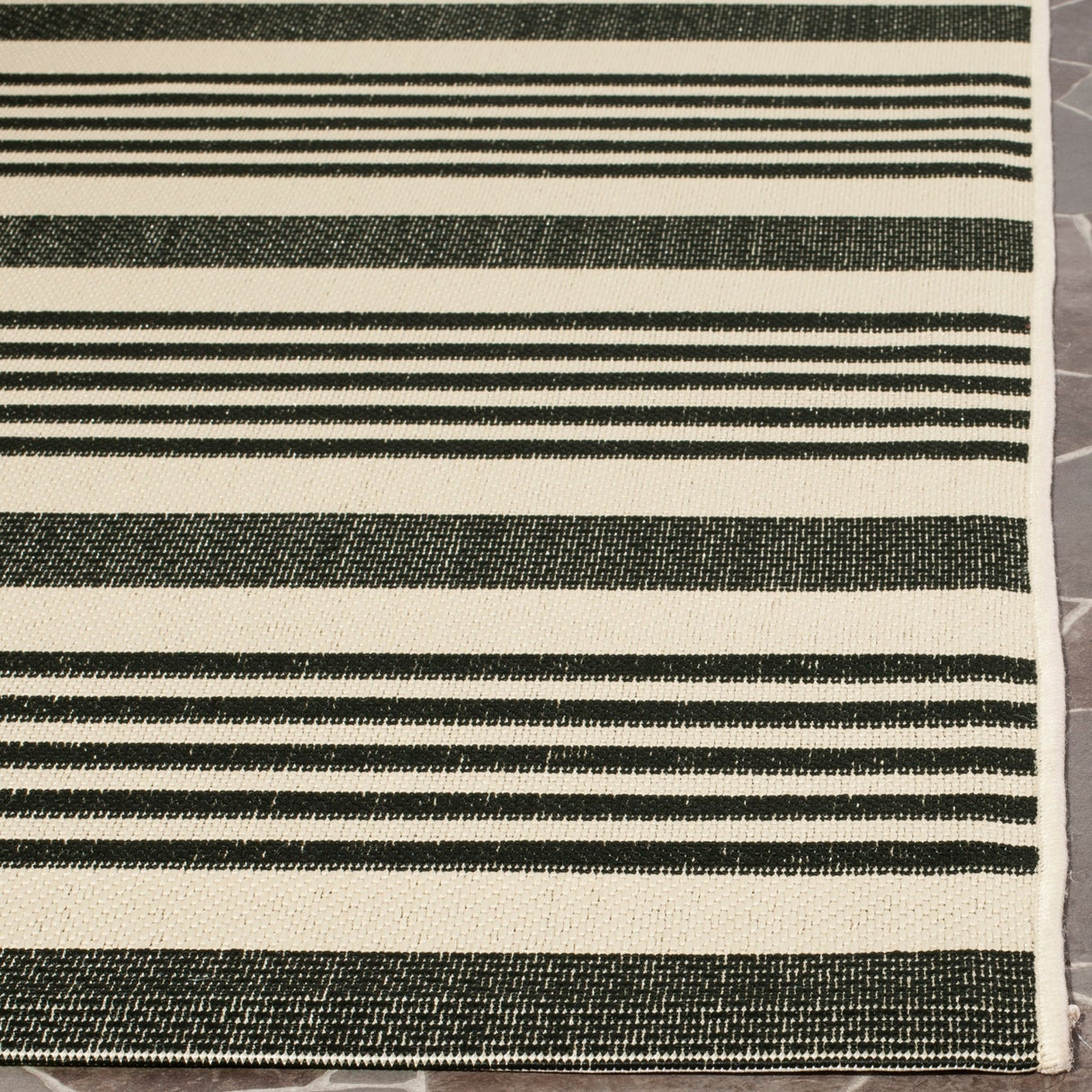 Safavieh Courtyard Cy6062 Black/Bone Rug - Safavieh - cy6062 - 216 - 4r
