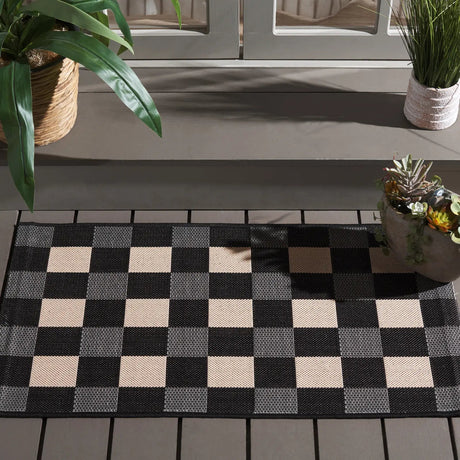 Safavieh Courtyard 2'-0" x 3'-7" Rug in Black / Beige