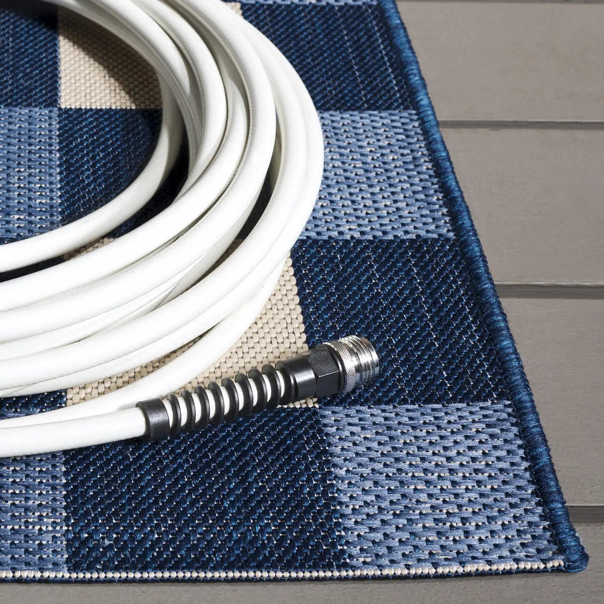 Safavieh Courtyard 4'-0" x 5'-7" Rug in Navy / Beige