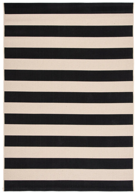 Safavieh Courtyard 4'-0" x 5'-7" Rug in Beige / Black