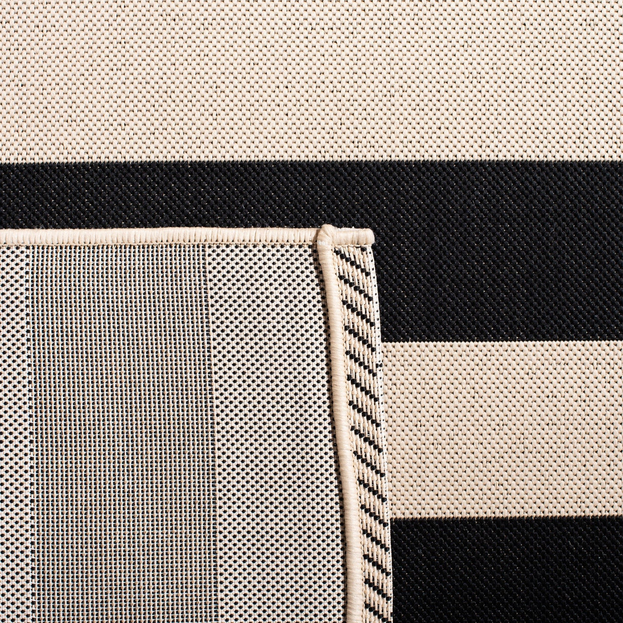 Safavieh Courtyard Cy6812 Beige/Black Rug - Safavieh - cy6812 - 25612 - 7r