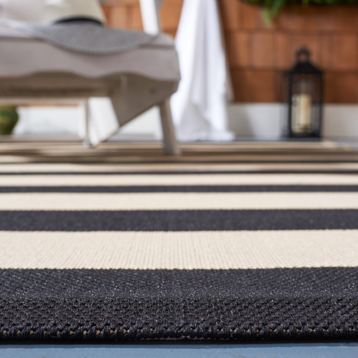 Safavieh Courtyard Cy6812 Beige/Black Rug - Safavieh - cy6812 - 25612 - 7r