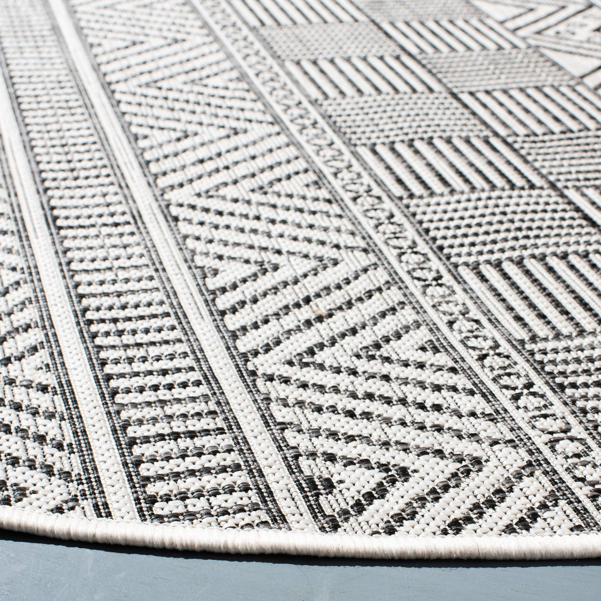 Safavieh Courtyard Cy8196 - 53712 Ivory/Black Rugs - Safavieh - cy8196 - 53712 - 7r