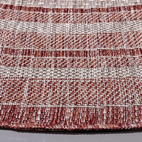 Safavieh Courtyard 6'-7" x 6'-7" Rug in Grey / Red