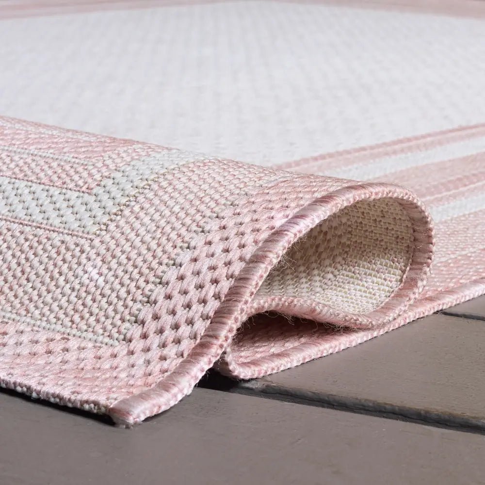 Safavieh Courtyard 5'-3" x 7'-7" Rug in Ivory / Pink