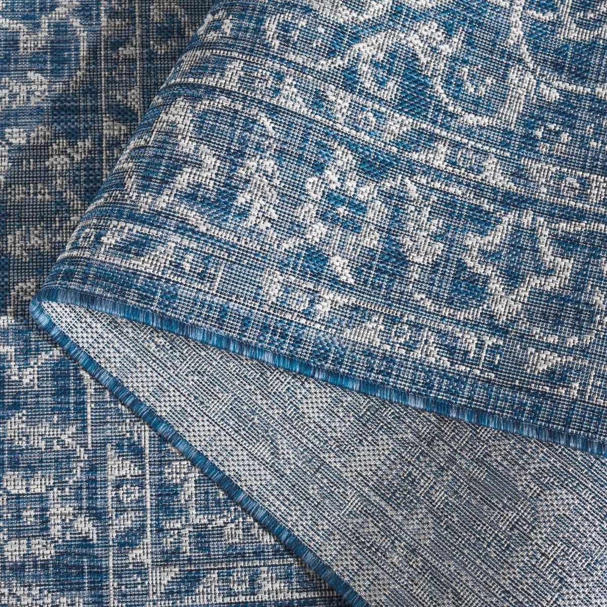 Safavieh Courtyard 5'-3" x 7'-7" Rug in Navy / Grey