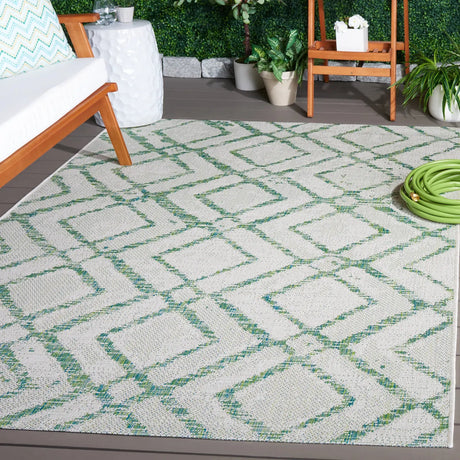 Safavieh Courtyard 4'-0" x 5'-7" Rug in Ivory / Green