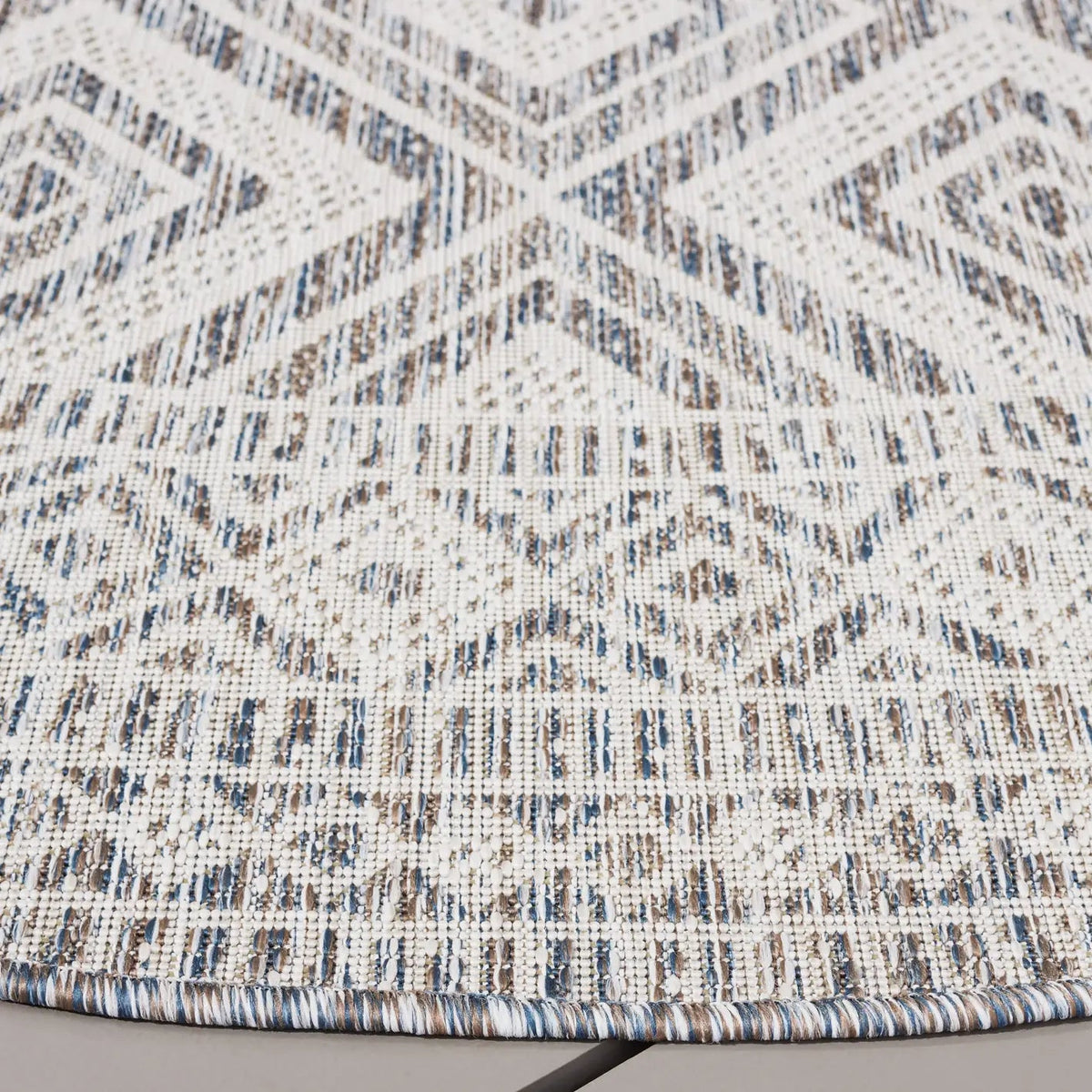 Safavieh Courtyard 6'-7" x 6'-7" Rug in Ivory Blue / Beige