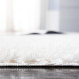 Safavieh Decora Shaggy Des101 Ivory Rug - Safavieh - des101 - 3138 - 7r