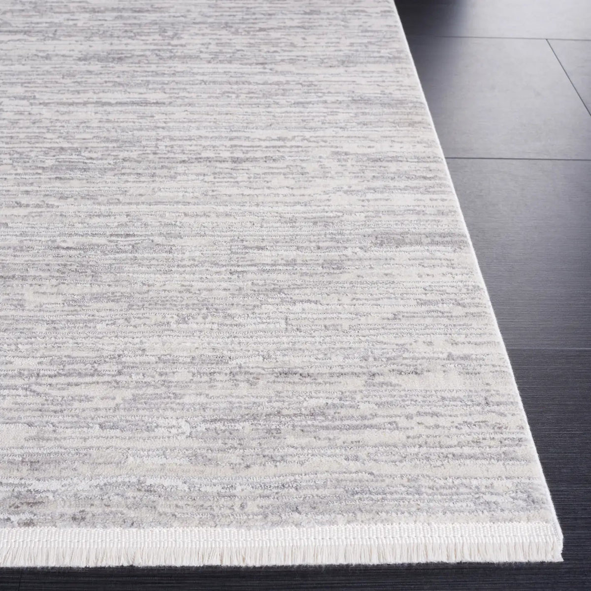 Safavieh Diamond 4'-0" x 6'-0" Rug in Beige / Grey