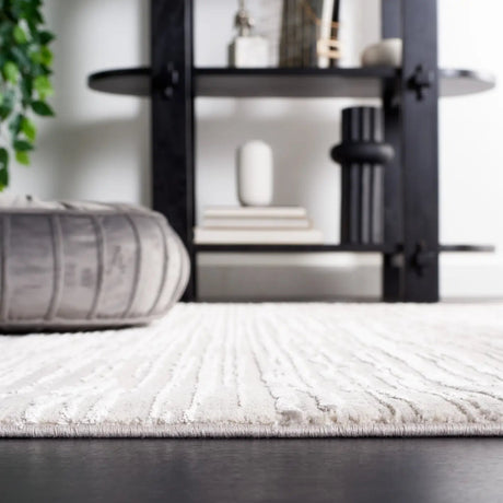 Safavieh Diamond 4'-0" x 6'-0" Rug in Grey / Beige