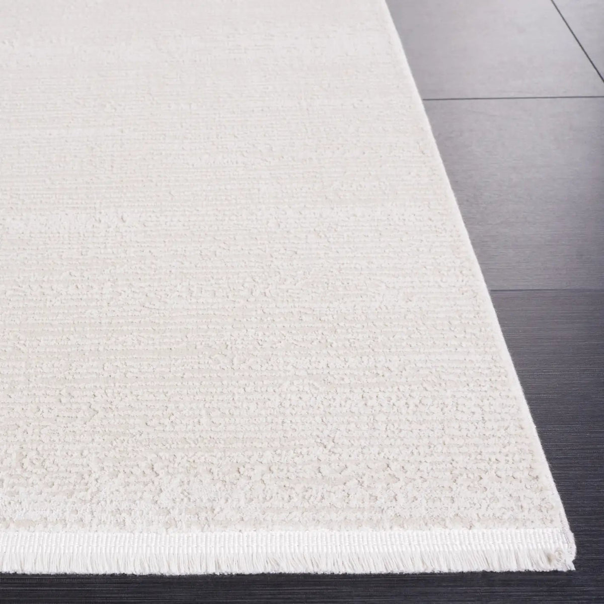 Safavieh Diamond 4'-0" x 6'-0" Rug in Ivory / Beige