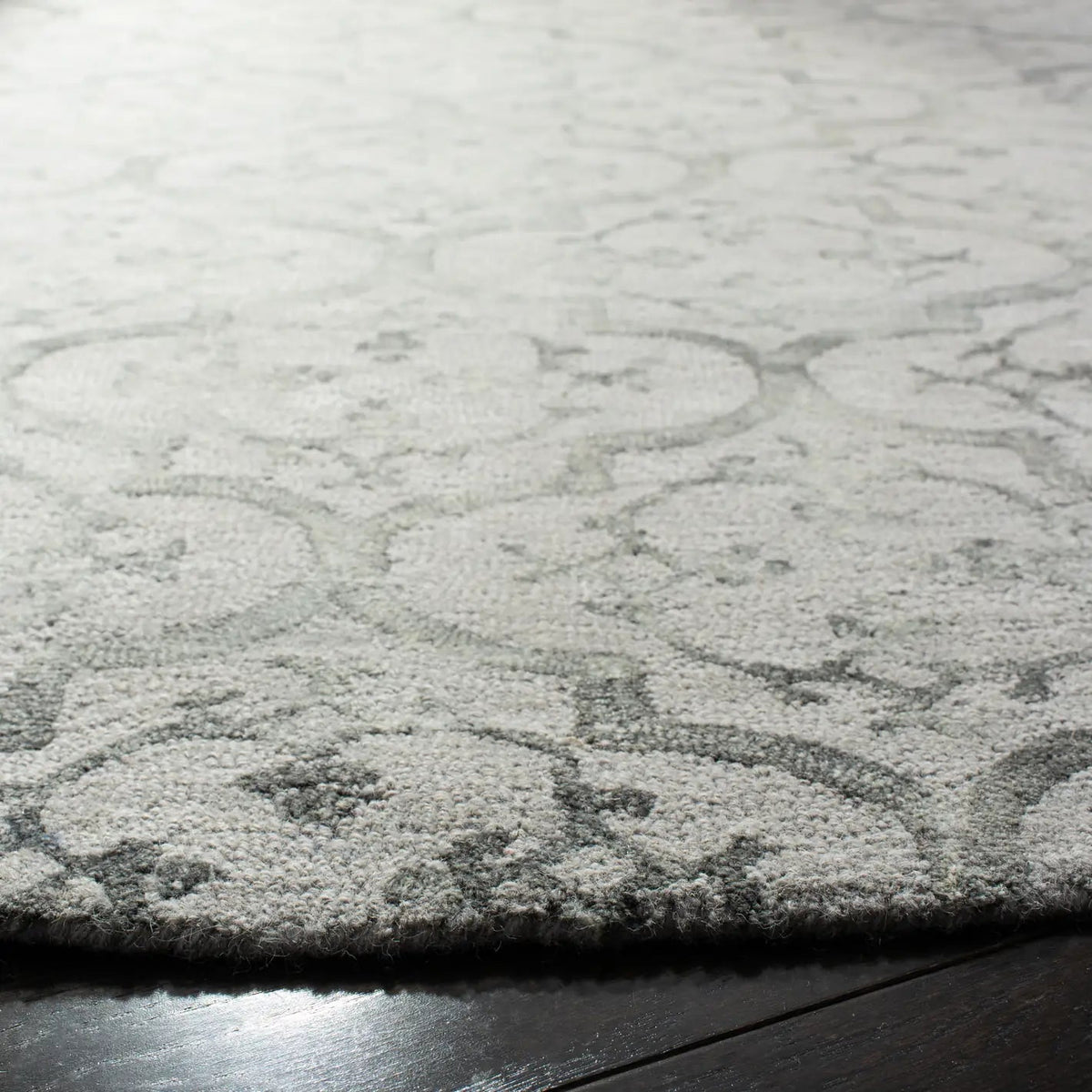 Safavieh Dip Dye 7'-0" x 7'-0" Rug in Grey