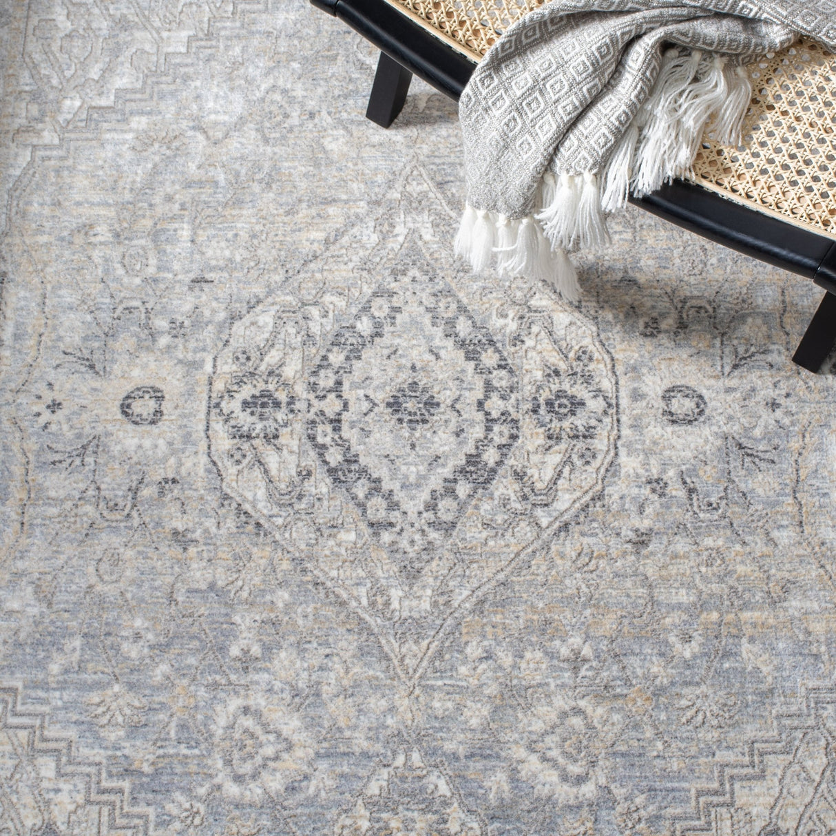 Safavieh Dream Drm411F Grey/Ivory Rug - Safavieh - drm411f - 7r