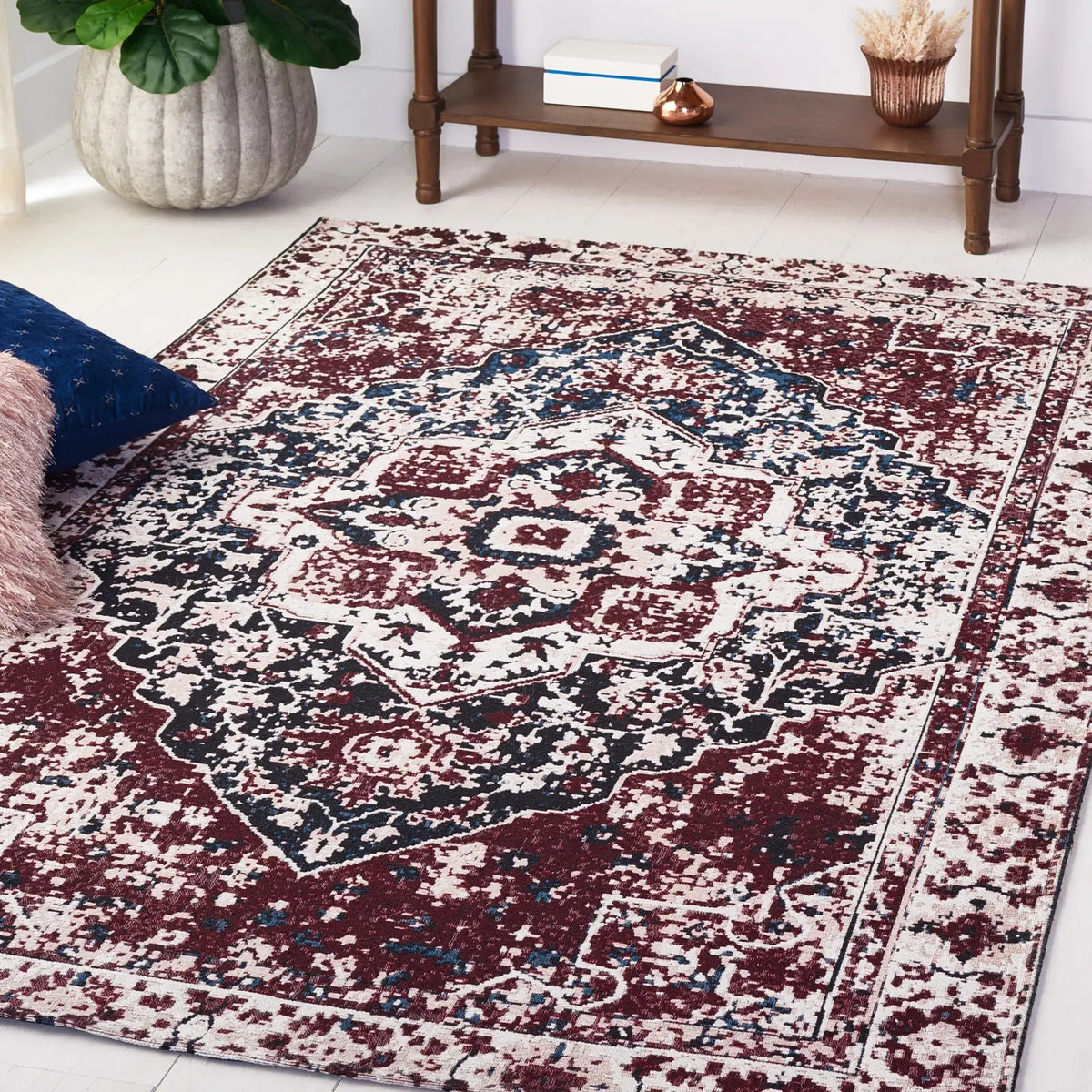 Safavieh Easy Care 4'-0" x 6'-0" Rug in Red / Navy