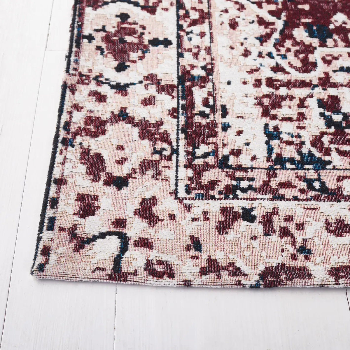 Safavieh Easy Care 4'-0" x 6'-0" Rug in Red / Navy