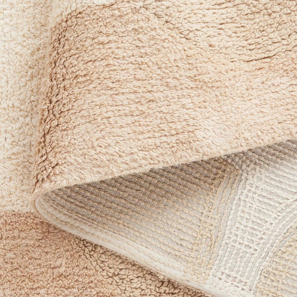 Safavieh Easy Care 4'-0" x 6'-0" Rug in Beige / Ivory
