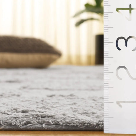 Safavieh Easy Care 4'-0" x 6'-0" Rug in Grey