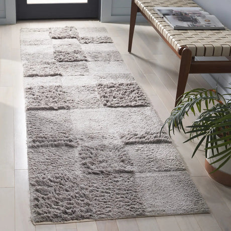 Safavieh Easy Care 2'-3" x 9'-0" Rug in Grey