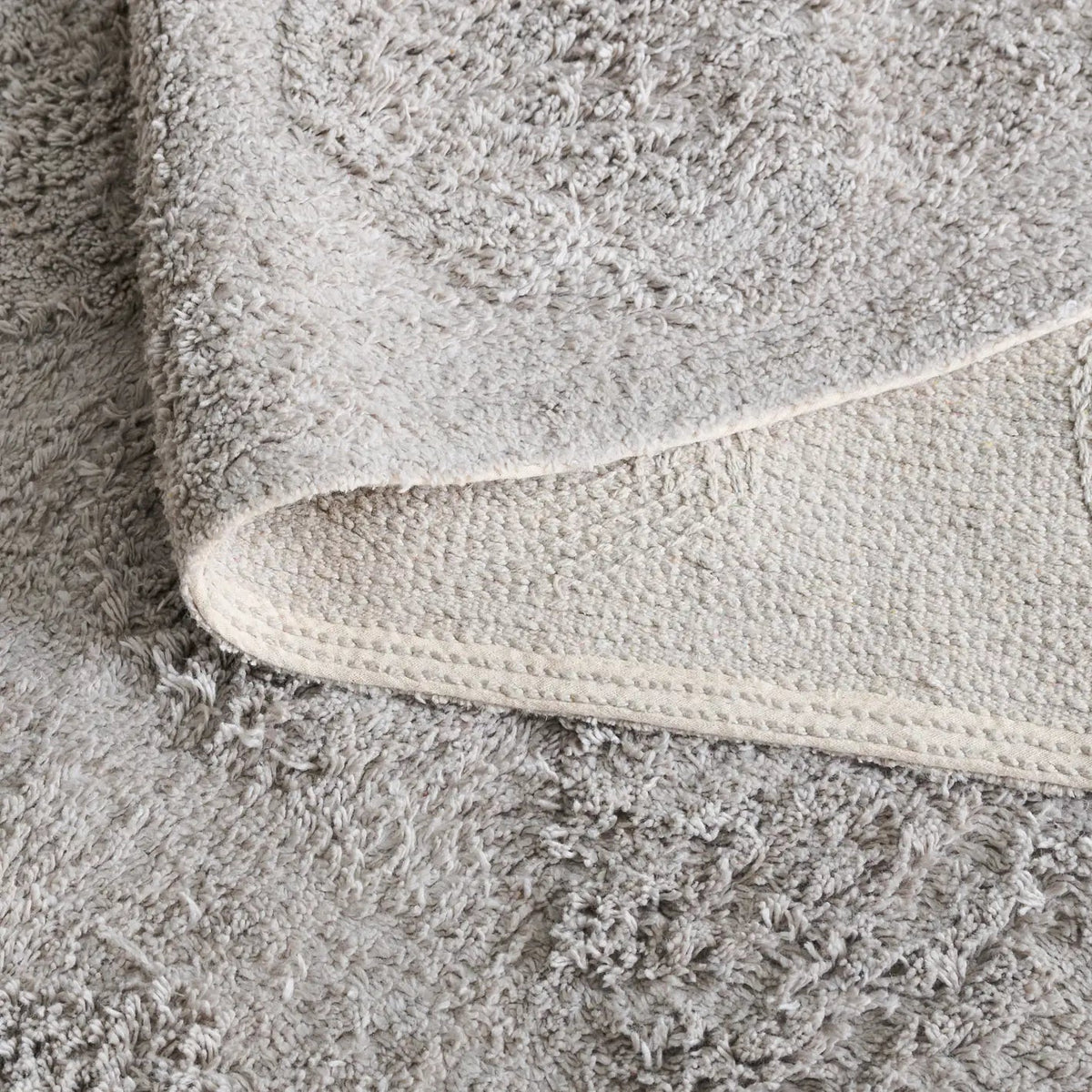 Safavieh Easy Care 4'-0" x 6'-0" Rug in Grey