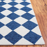 Safavieh Ebony 4'-0" x 6'-0" Rug in Navy / Ivory