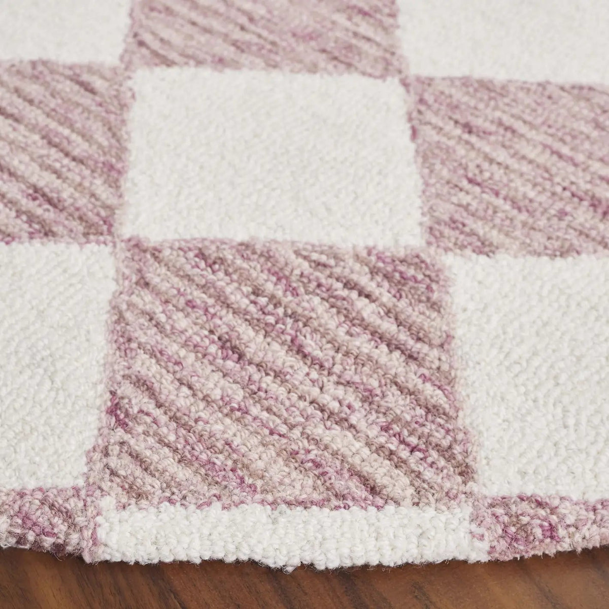 Safavieh Ebony 6'-0" x 6'-0" Rug in Blush Pink / Ivory
